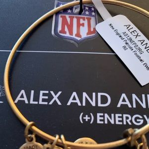 Calling all NE Patriots fans…Alex and Ani Patriots bracelet! Don’t miss out!